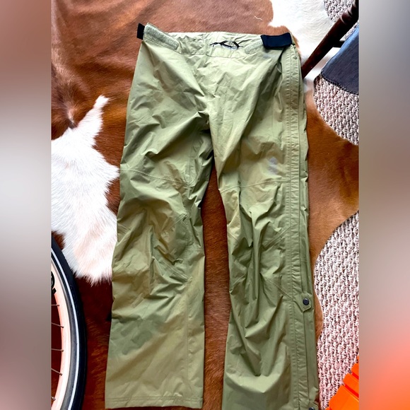 Mountain Hardwear Pants & Jumpsuits Mountain Hardware Waterproof Windrain Pants Poshmark